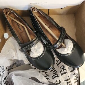 Hush Puppies Black Mary Jane Flats 8.5 Wide